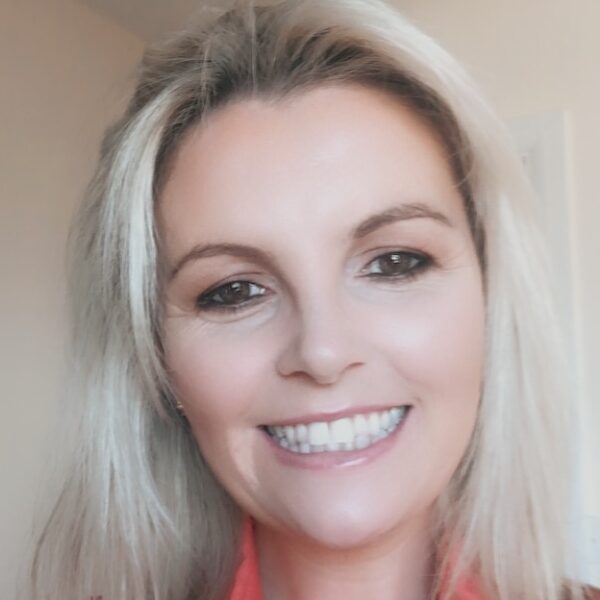 Laura Saunders